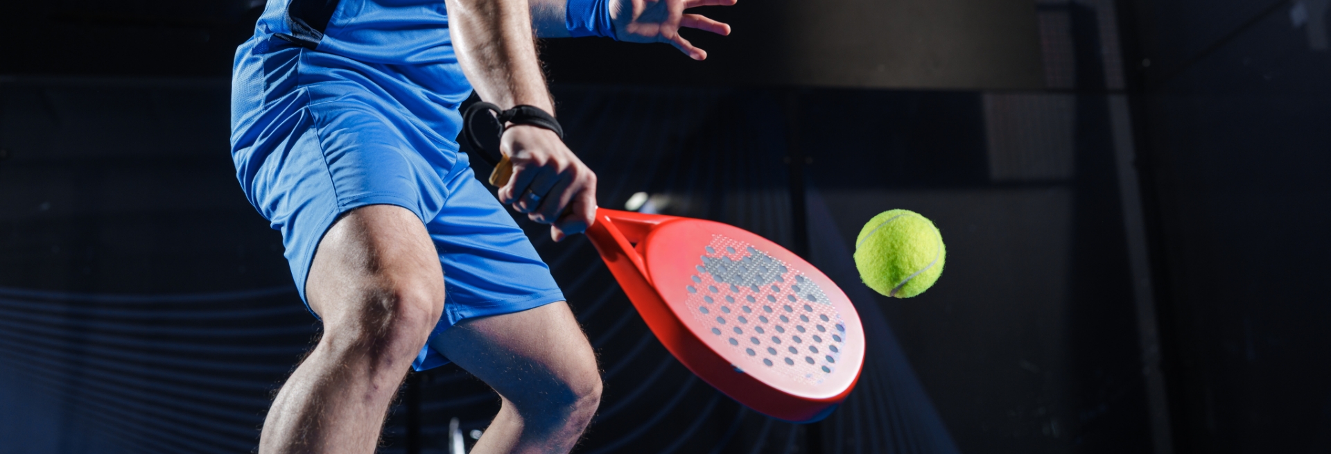 Joueur de padel en Ardèche