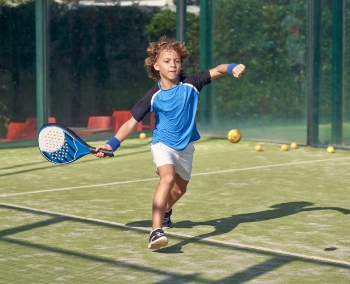 Offres enfants et familles proposées au RC Padel, club de padel en Rhône-Alpes à Vallon-Pont-d'Arc