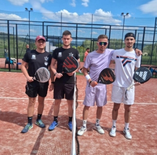 Terrain de padel du RC Padel, club de padel en Ardèche, à proximité des gorges de l'Ardèche